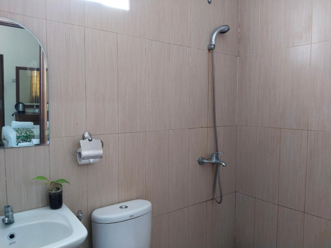 Bathroom 10