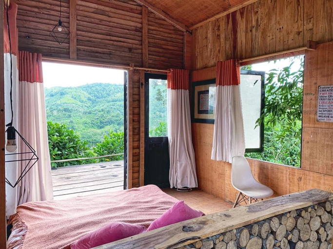 Others 1, Nam mua Bungalows, Hướng Hóa