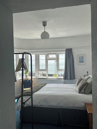 Bedroom 2, The Yacht Inn, Cornwall