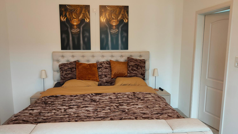 Others 2, Villa kleinwellness, Limburg