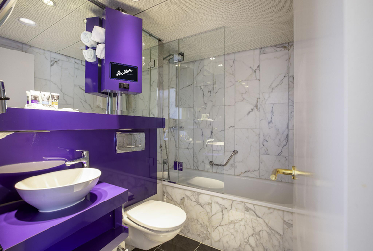 Bathroom 16