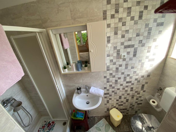 Bathroom 2, Apartments and rooms with parking space Rovinj - 23148, Rovinj