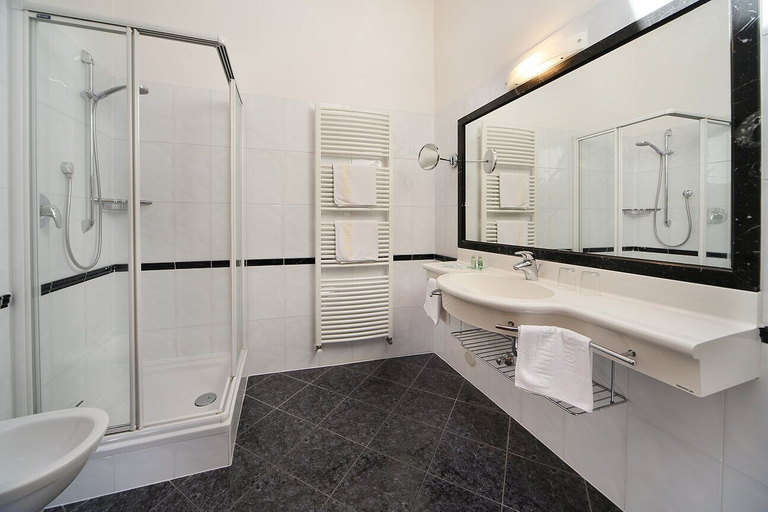 Bathroom 4, Design-Hotel Ballguthof, Bolzano