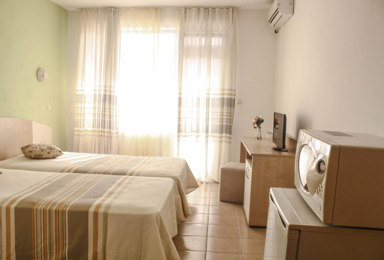 Bedroom 2, Alba Family Club Hotel, Primorsko