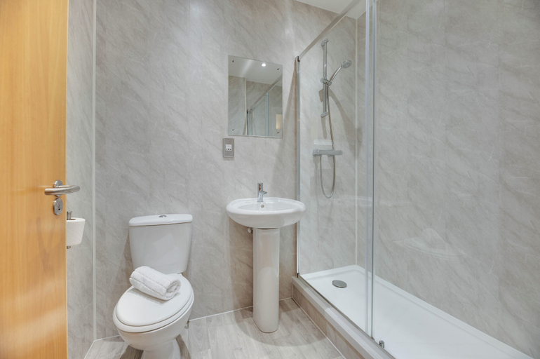 Bathroom, Laing Apartments, Newcastle upon Tyne