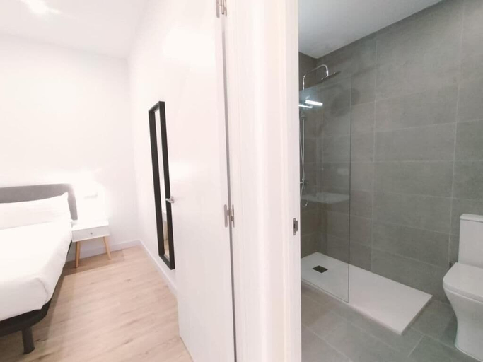 Bathroom 3, Apartamentos La Brava by gaiarooms, Salamanca