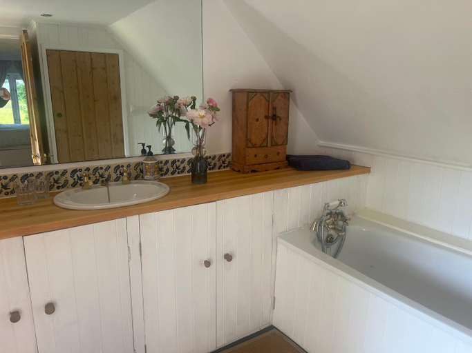 Bathroom, 4 Lisle court cottages, Hampshire
