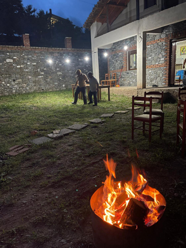Nia's Farm, Librazhdit