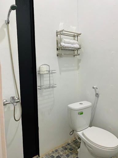 Bathroom 14