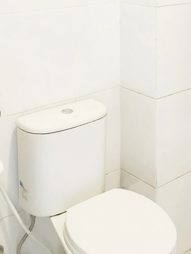 Bathroom 5, Apartement Urbano By NamRoom, Bekasi
