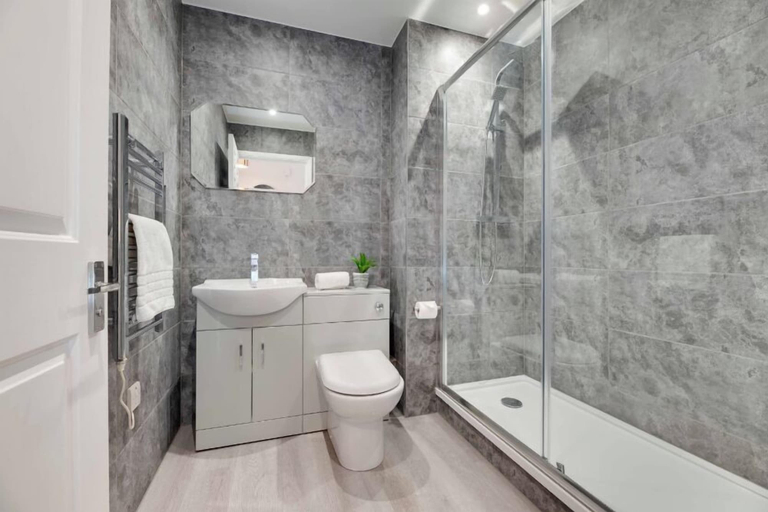 Bathroom, The Hideaway at Monk Street by Week2Week, Newcastle upon Tyne