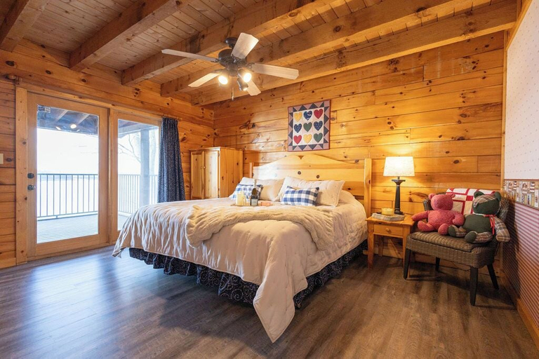 Bedroom 2, Waters Edge, Jefferson