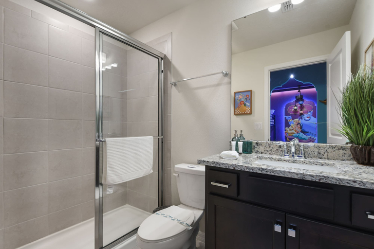Bathroom 4, Luxurious Windsor Cay Retreat With Theater & Pool, Lake