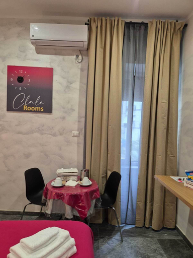 Others 5, Clale Rooms, Napoli