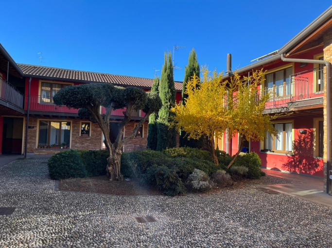 Exterior 12
