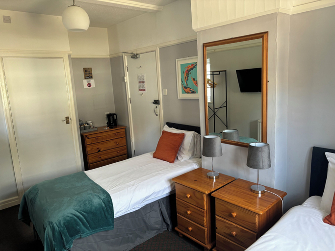 Bedroom 2, The Yacht Inn, Cornwall