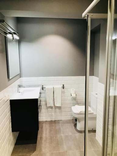 Bathroom 3, Apartamentos Arriba by gaiarooms, Salamanca