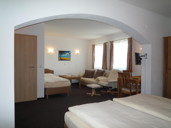 Bedroom 2, Hotel Echinger Hof, Landshut