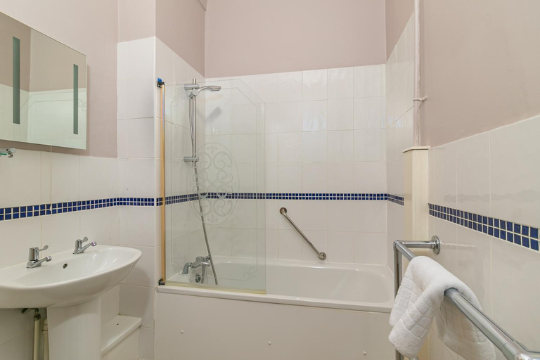 Bathroom 4, Skegness The Royal Hotel, Lincolnshire