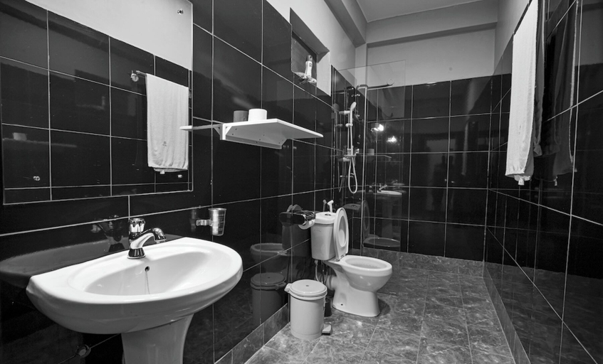 Bathroom 3, Hoima Buffalo Hotel, Bugahya