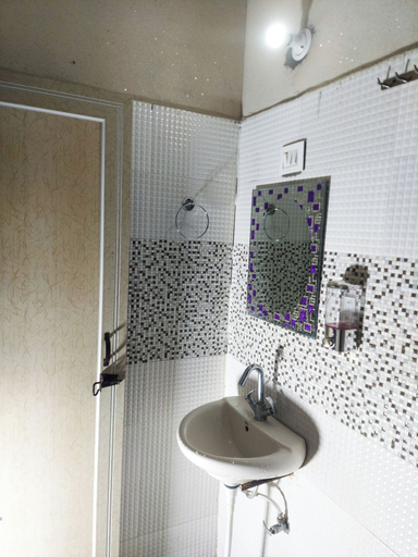 Bathroom 3, Hotel Shiva & is, Tehri Garhwal