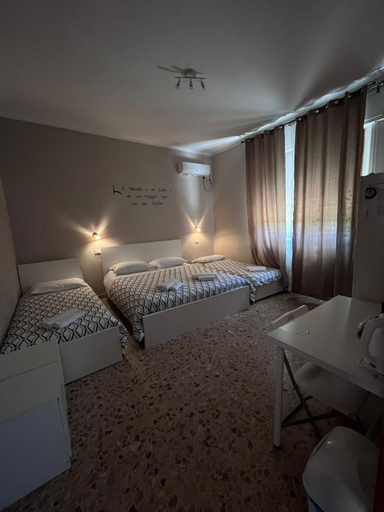 Bedroom, ViaVai Pisa Airport, Pisa