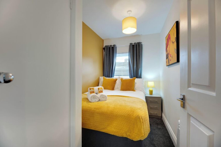 Bedroom 2, The Hideaway at Monk Street by Week2Week, Newcastle upon Tyne