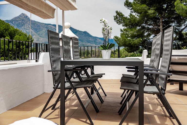 Others 4, Charming and Modern 3-Bedroom Duplex in Aloha Pueblo with Mountain Views, Málaga
