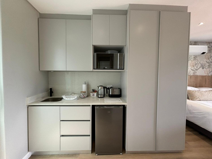 Others 4, Swanemeer Apartments, City of Cape Town