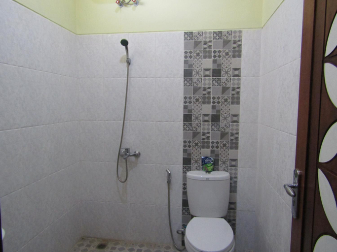 Bathroom 12