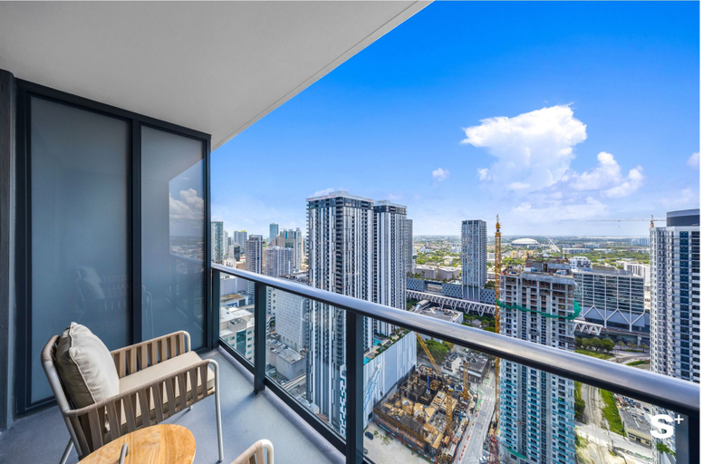 Others 5, Luxe 1-BR with Stunning Downtown Views, Miami-Dade