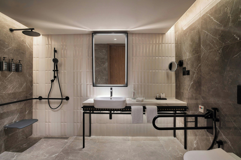 Bathroom 16