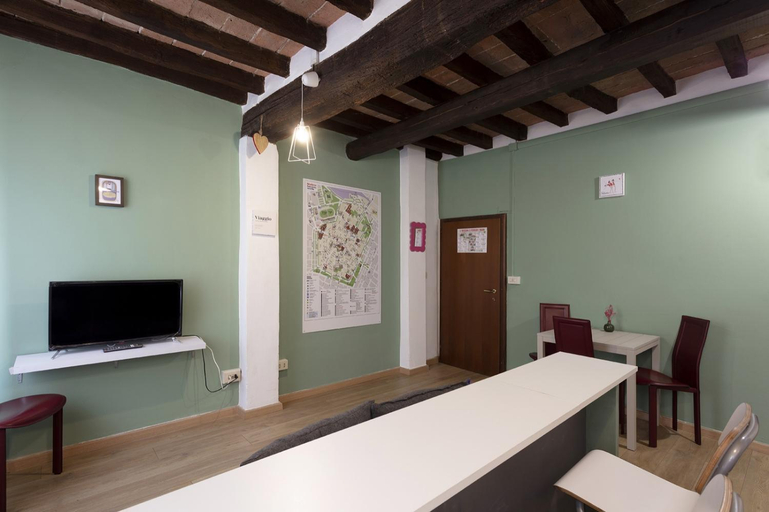 Others 5, Rua Freda Apartments, Modena
