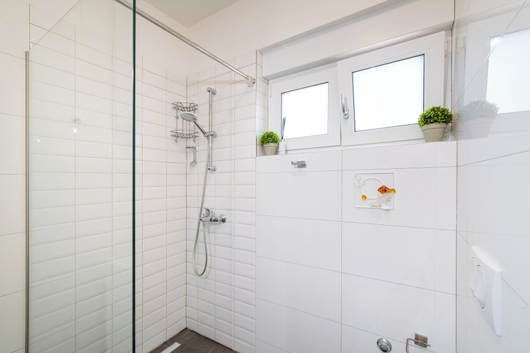 Bathroom 3, Apartment Lipotica 1, Nin