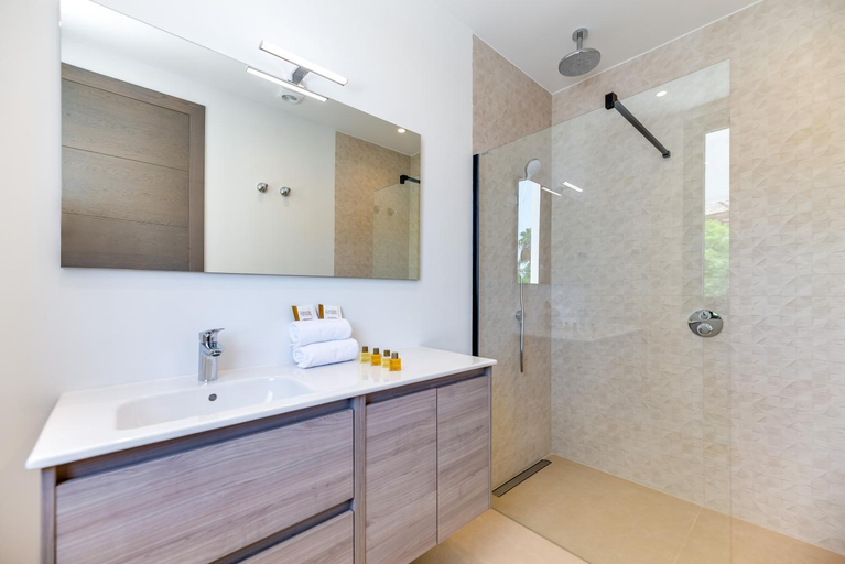 Bathroom 4, VACATION MARBELLA I Villa Monte Halcones, 6BDR, Private-Pool, Brand-New, Incredible Views, Cine and , Málaga