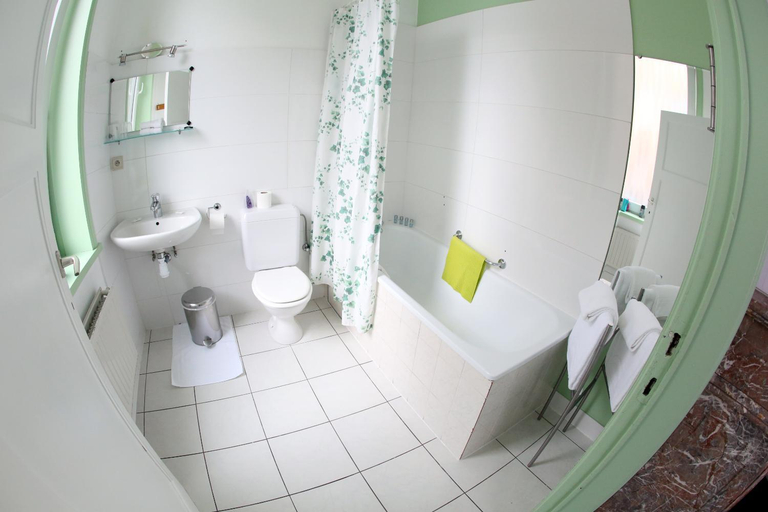 Bathroom 4, Eurotel, Liège