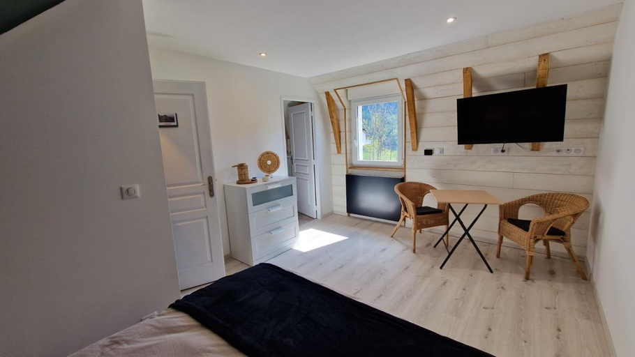 Bedroom 5, L'espaliere, Cantal