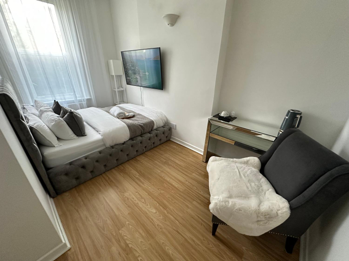 Others 5, The smaller new refurbished ensuite room 5min from beach parking in Guest house, Bournemouth