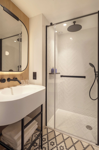Bathroom 5, Dorsett Canary Wharf London, London