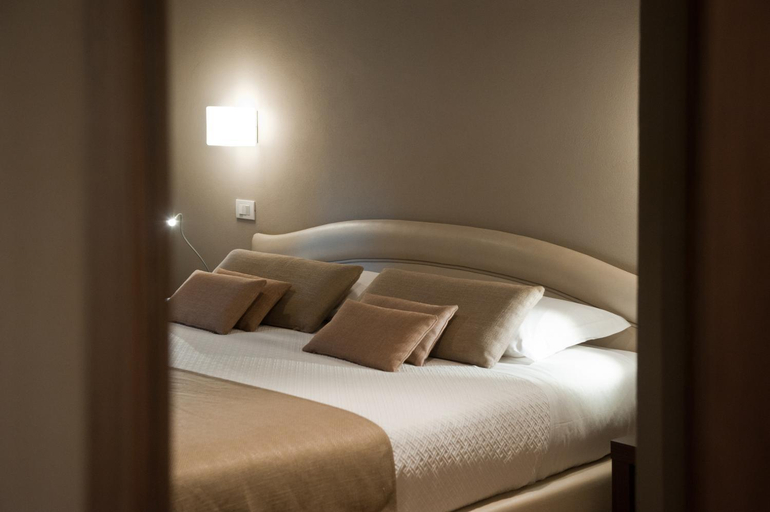 Bedroom 2, Hotel Carla, La Spezia