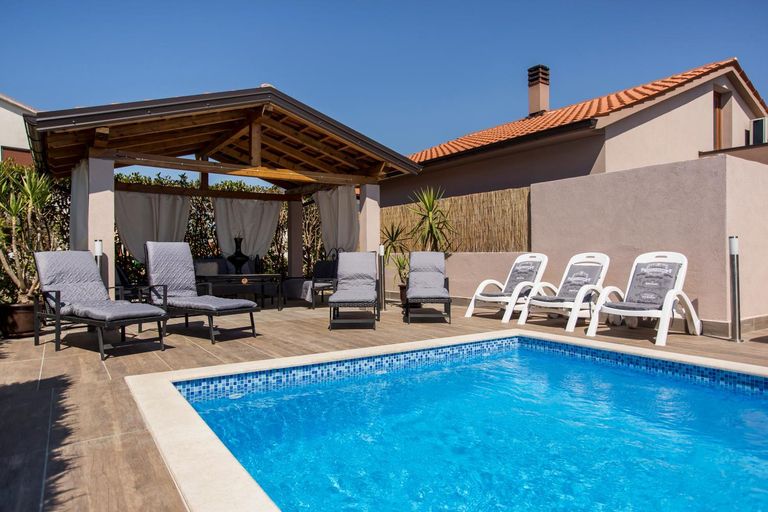 Others 5, Holliday Home Lopac, Pula