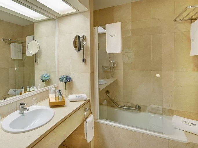 Bathroom 4, Sercotel Gran Hotel Conde Duque, Madrid
