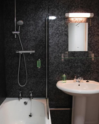 Bathroom 3, The Ballinluig Inn, Perthshire and Kinross