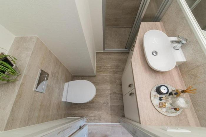Bathroom 2, Spectacular river view apartment, Vilniaus