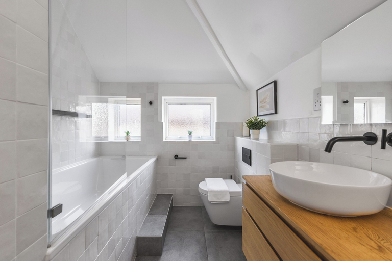 Bathroom 3, Beautiful Flat in Acton, London