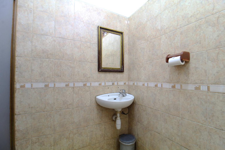 Bathroom 7