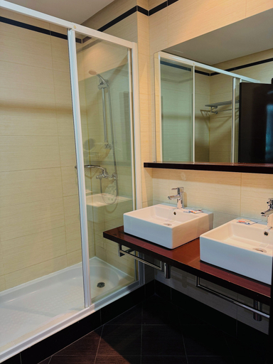 Bathroom 4, Hotel La Cantueña, Madrid
