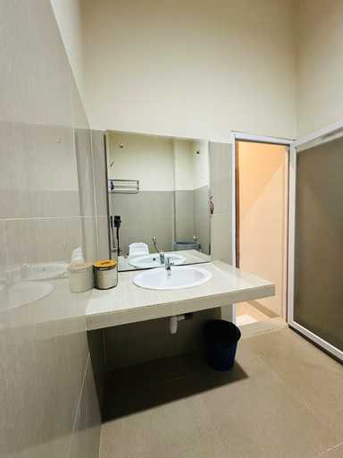 Bathroom 14