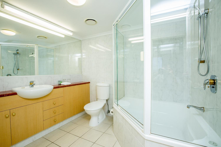 Bathroom 10
