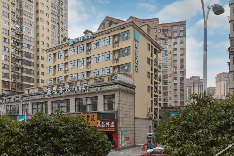 Exterior & Views